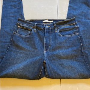 EUC Levi’s 721 High Rise Skinny Jeans 30
